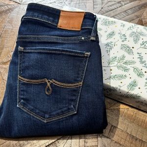 Women’s Lucky Brand blue jeans, size 26 Skinny